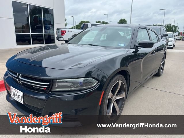 Used 2017 Dodge Charger SE RWD image 1