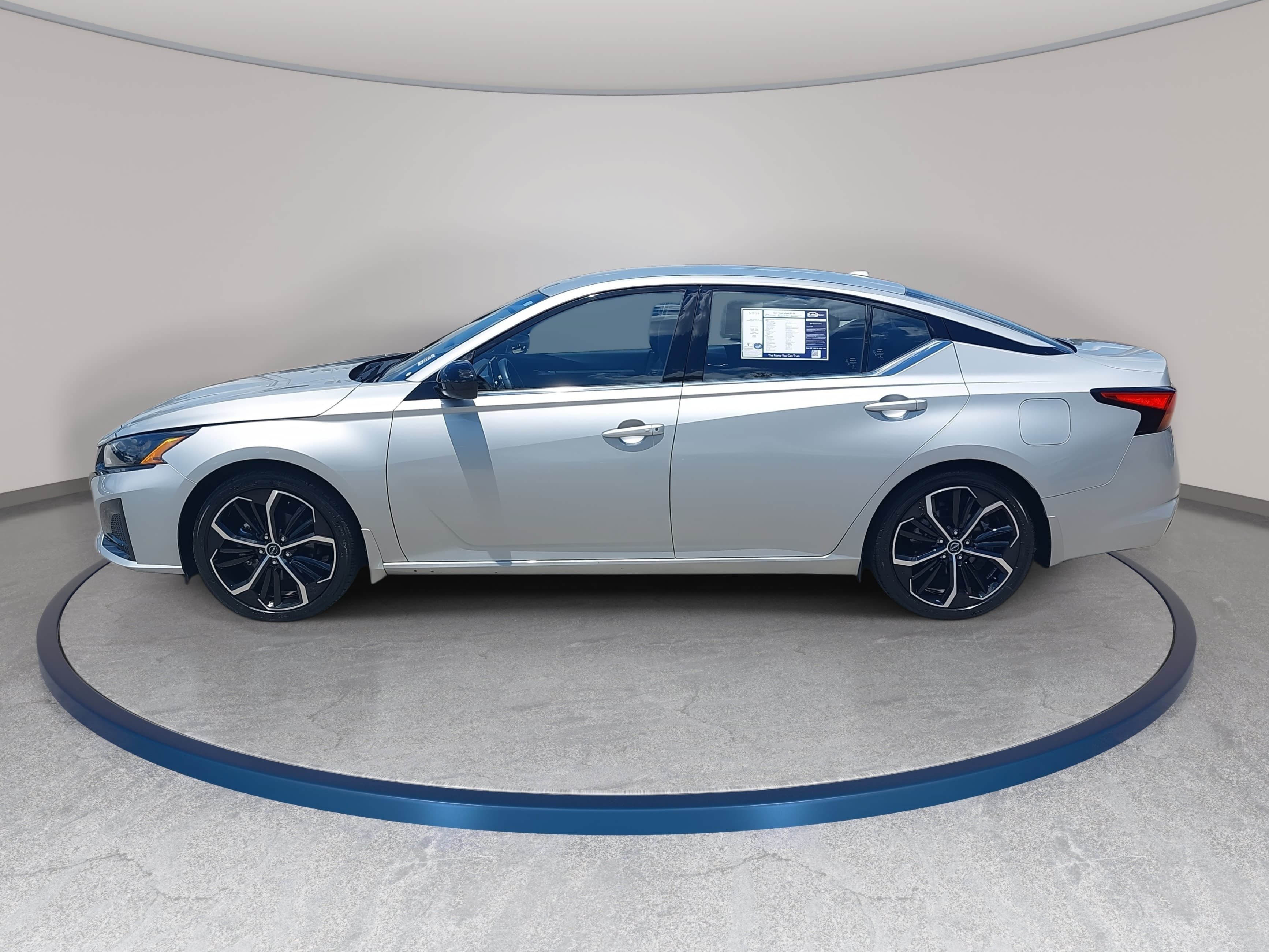 Used 2024 Nissan Altima 2.5 SR FWD image 8