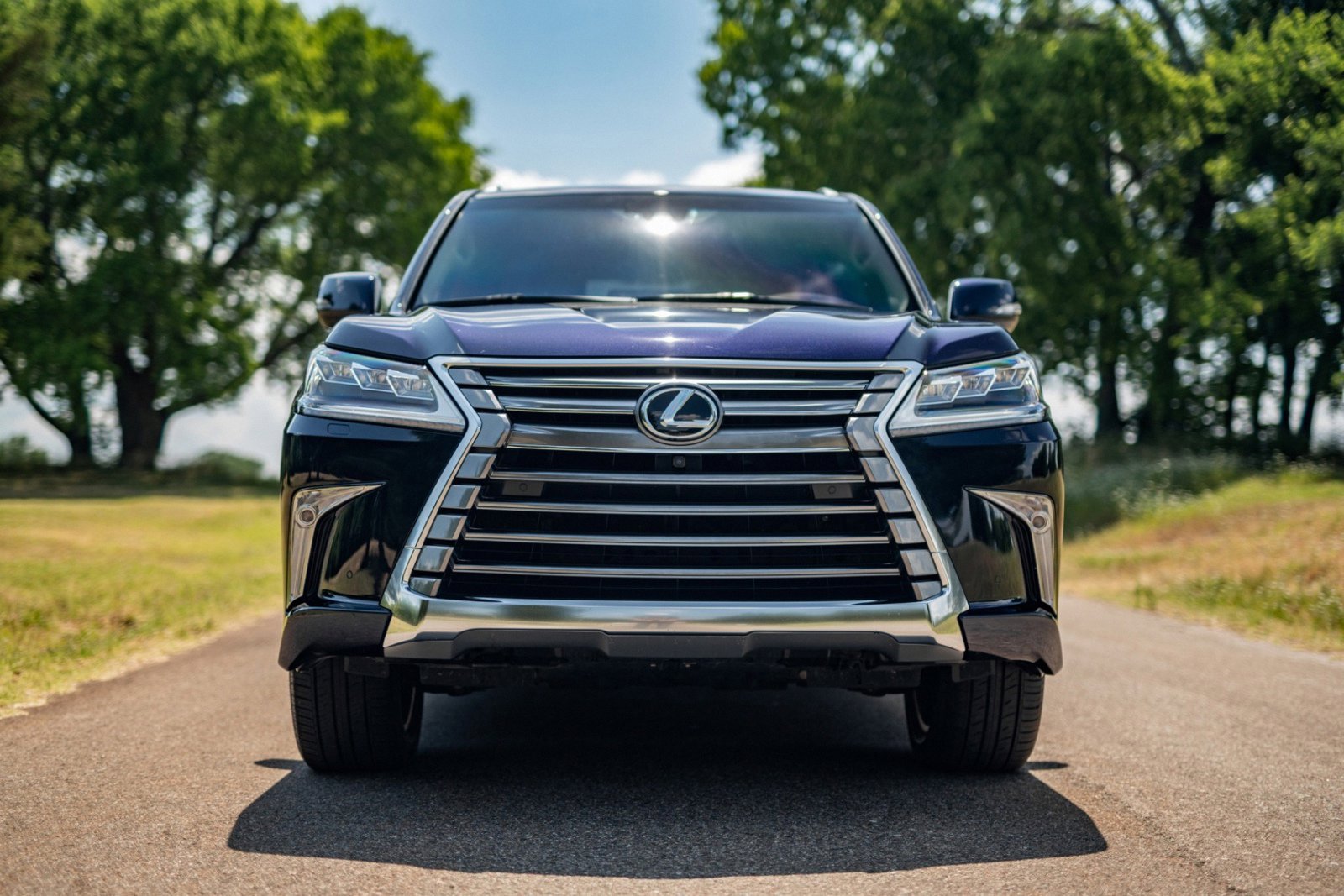 Used 2017 Lexus LX 570 4WD w/ Luxury Package image 6