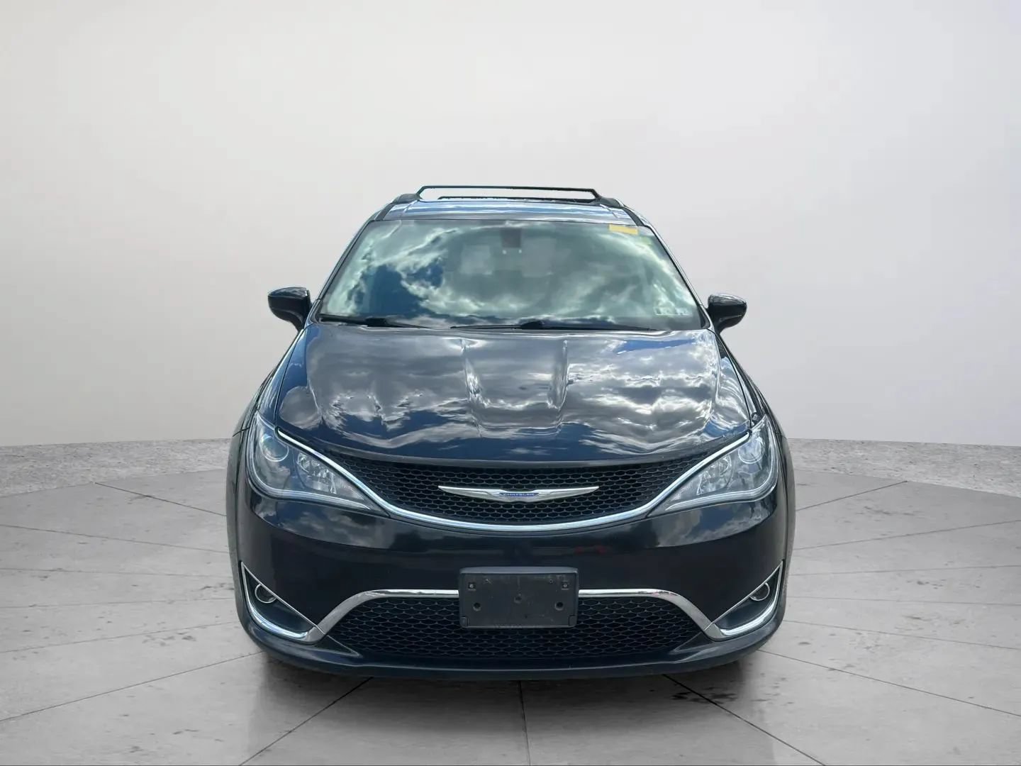 Used 2017 Chrysler Pacifica Touring-L FWD image 10
