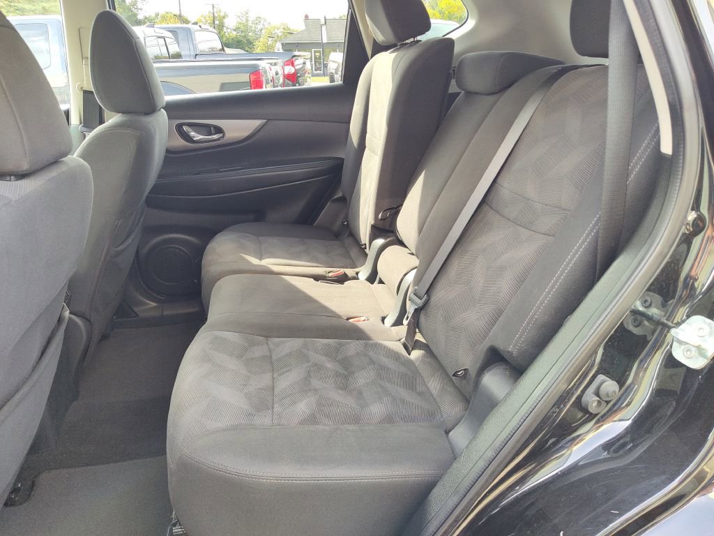 Used 2016 Nissan Rogue SV w/ SV Premium Package image 12