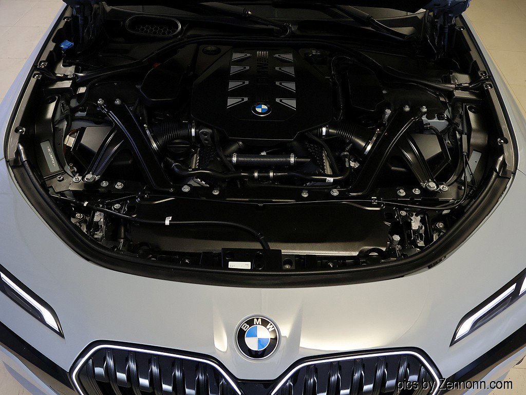 Certified 2024 BMW 760i xDrive w/ Premium Package 2 image 40