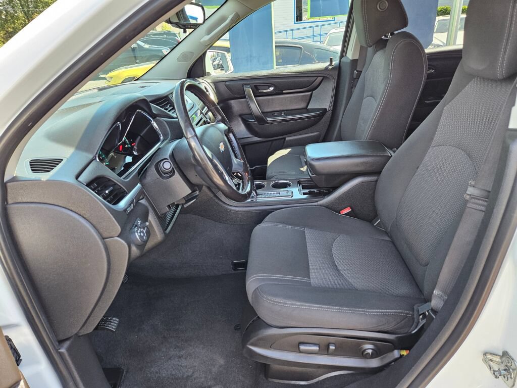 Used 2017 Chevrolet Traverse LT FWD image 16