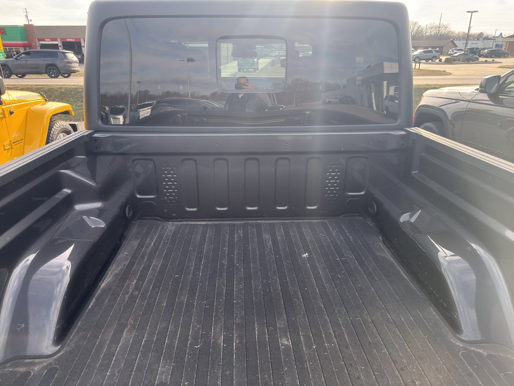 Used 2024 Jeep Gladiator Sport image 6