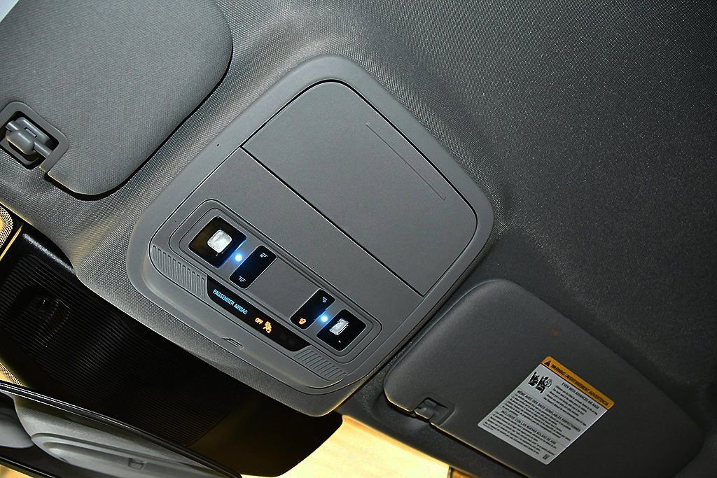 Used 2023 Ford Explorer XLT image 27