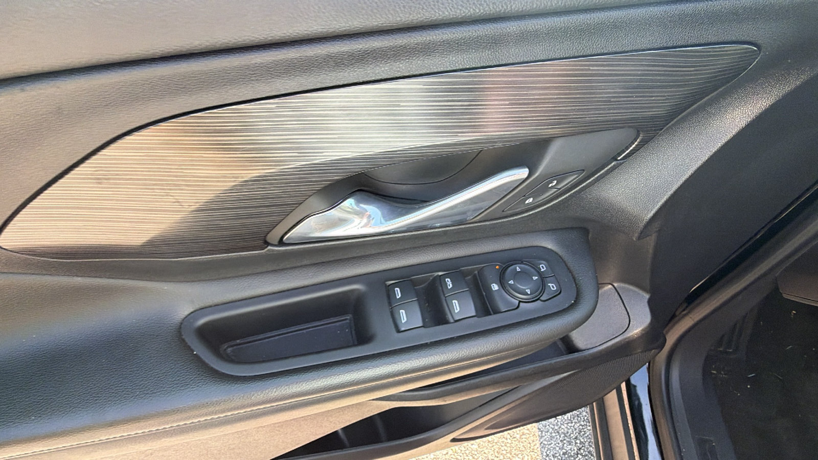 Used 2024 GMC Terrain SLE AWD/4WD image 15