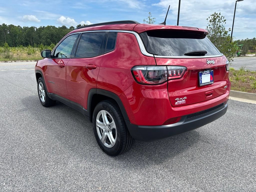 Used 2024 Jeep Compass Latitude AWD/4WD image 17