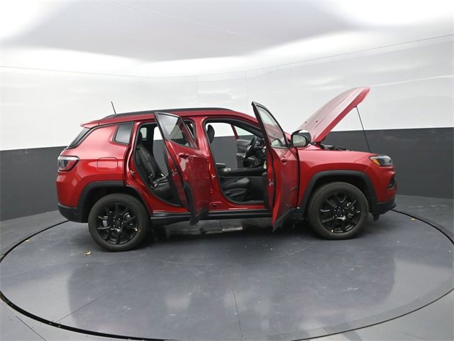 New 2026 Jeep Compass Latitude image 32