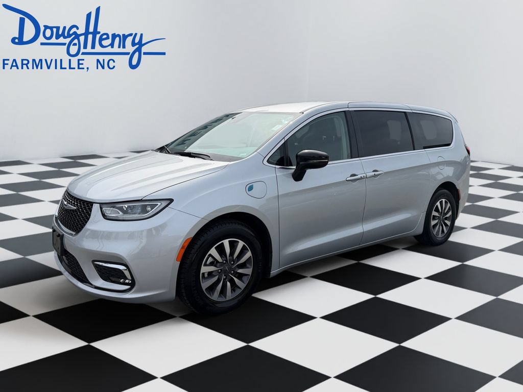 Used 2024 Chrysler Pacifica Limited