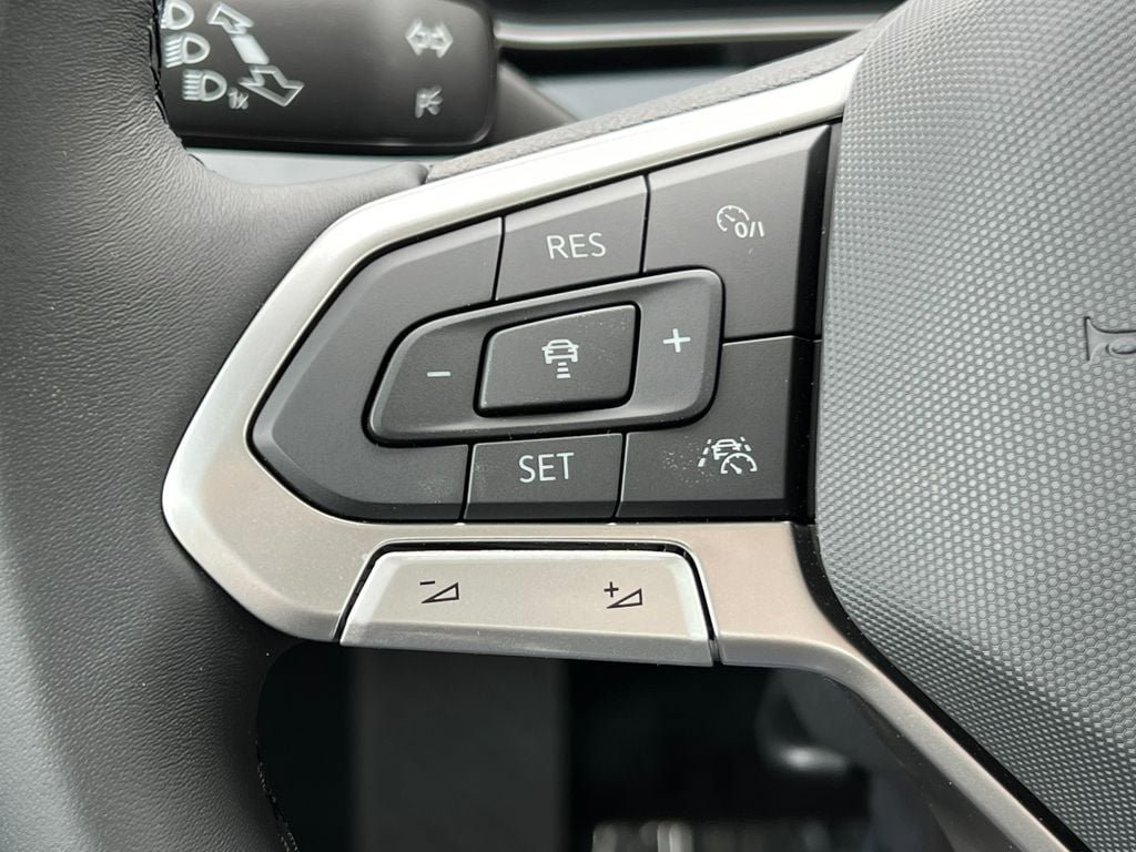 New 2026 Volkswagen Jetta SE FWD image 19