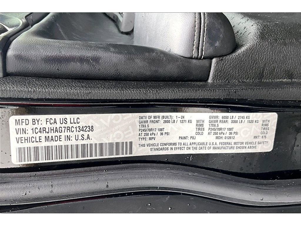 Used 2024 Jeep Grand Cherokee Laredo image 35