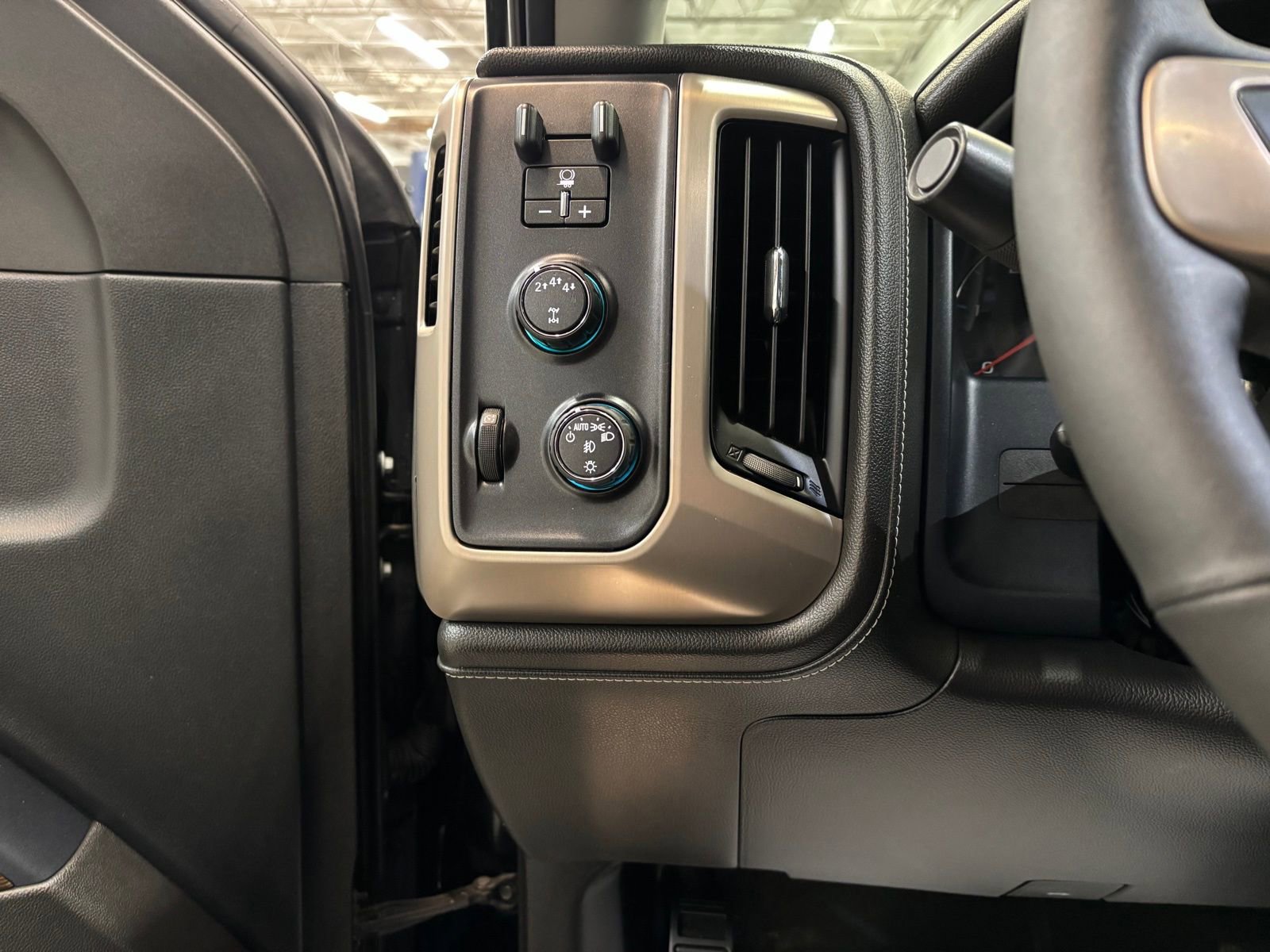 Used 2018 GMC Sierra 3500 Denali w/ Duramax Plus Package image 18