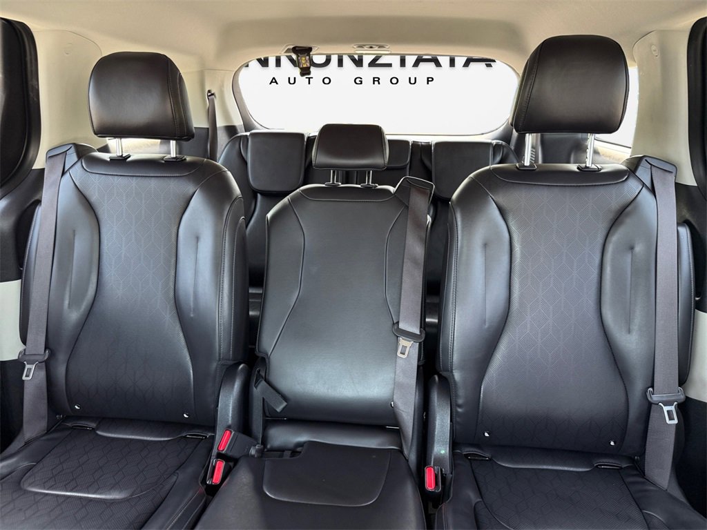 Used 2024 Kia Carnival LX image 30