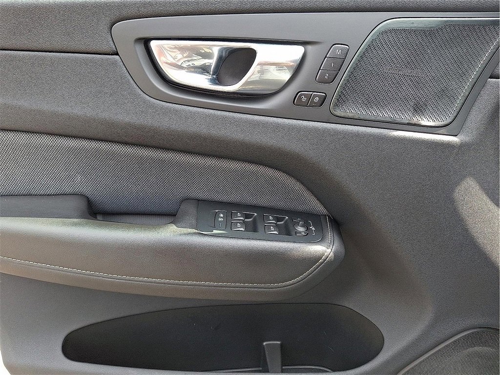 Used 2022 Volvo XC60 T8 R-Design w/ Advanced Package image 12