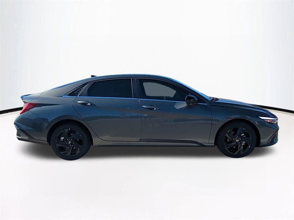 New 2026 Hyundai Elantra SEL Sport image 4