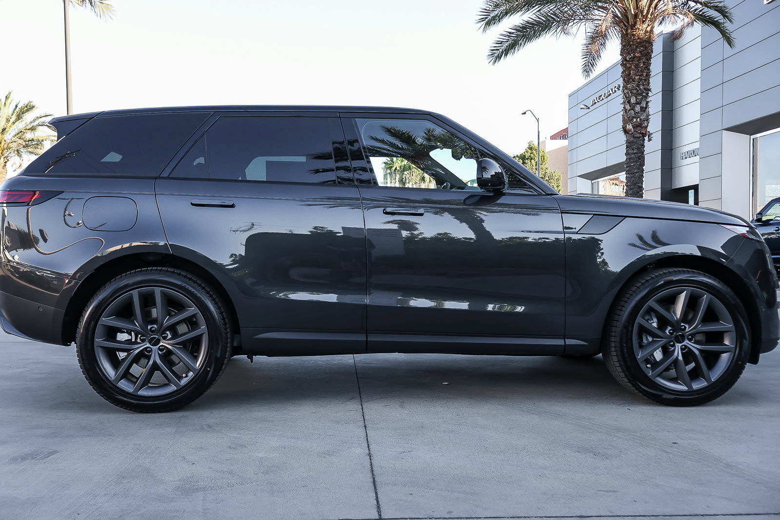 New 2026 Land Rover Range Rover Sport SE AWD/4WD image 4