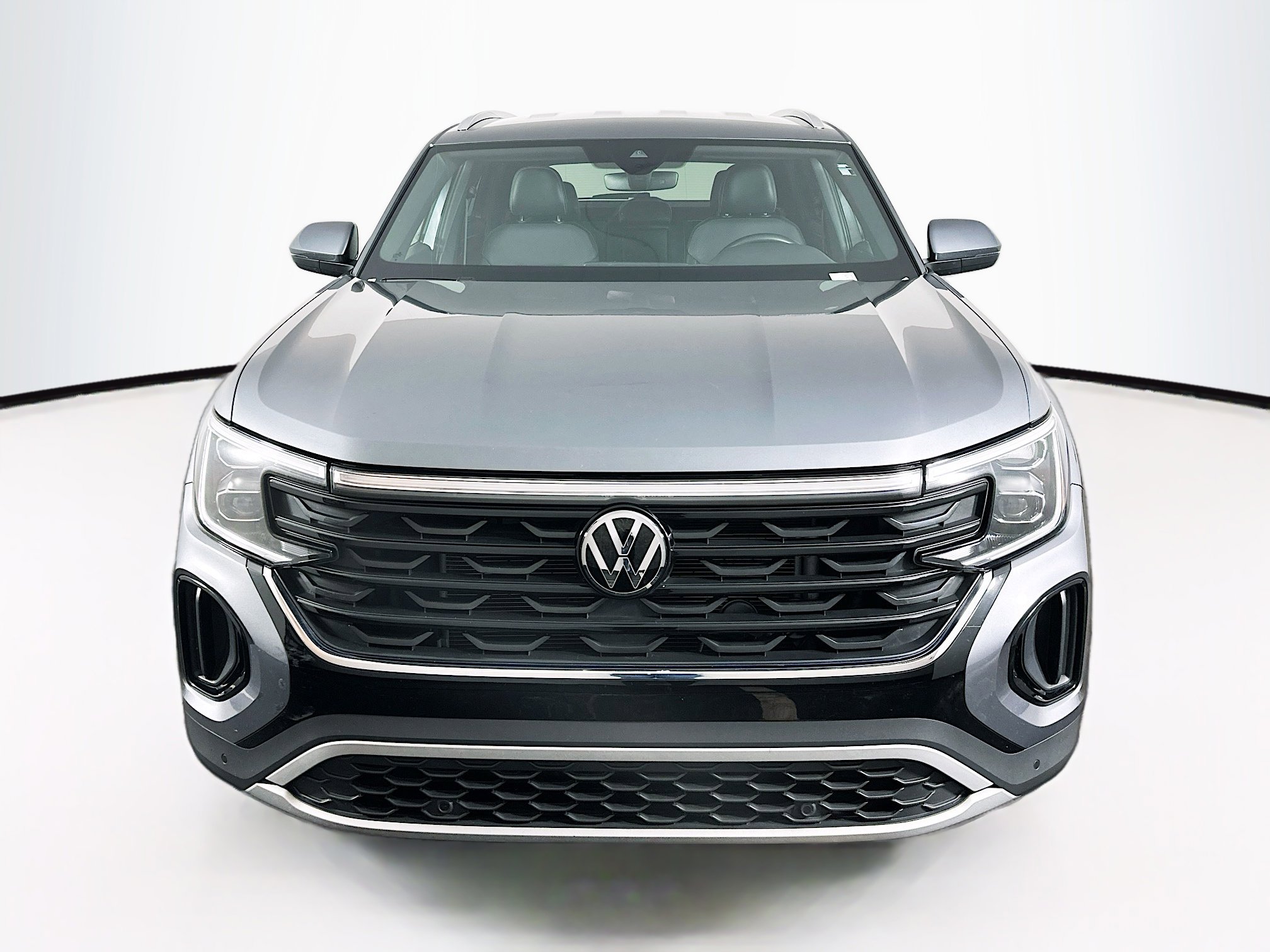 Used 2024 Volkswagen Atlas Cross Sport SE image 2