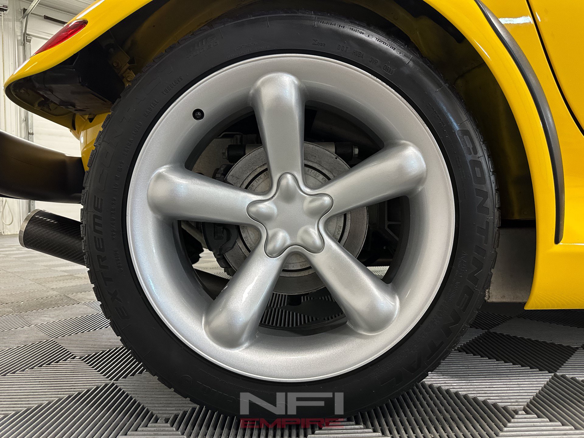 Used 1999 Plymouth Prowler RWD image 27