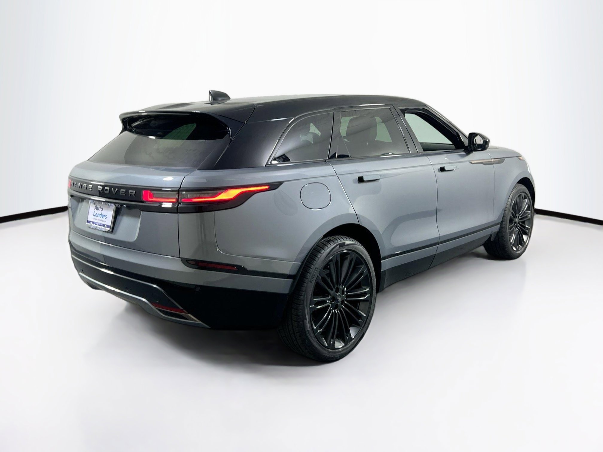 Used 2024 Land Rover Range Rover Velar Dynamic SE image 5