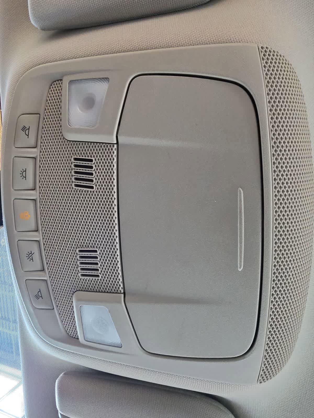 Used 2020 Ford Fusion SE FWD image 23