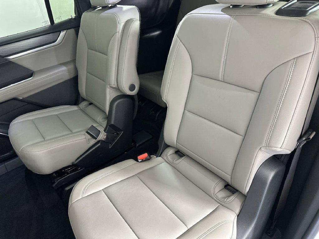 Used 2026 GMC Acadia Elevation w/ Elevation Premium Package FWD image 29