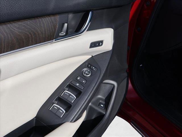 Used 2020 Honda Accord Touring image 11
