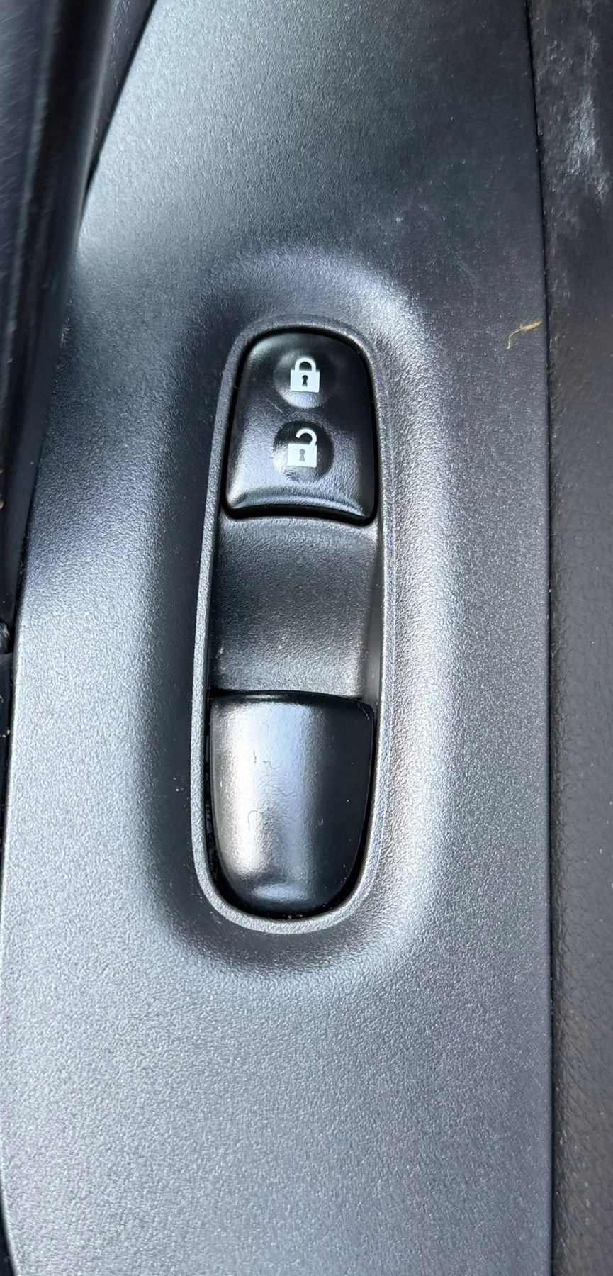 Used 2018 Nissan Rogue S image 32