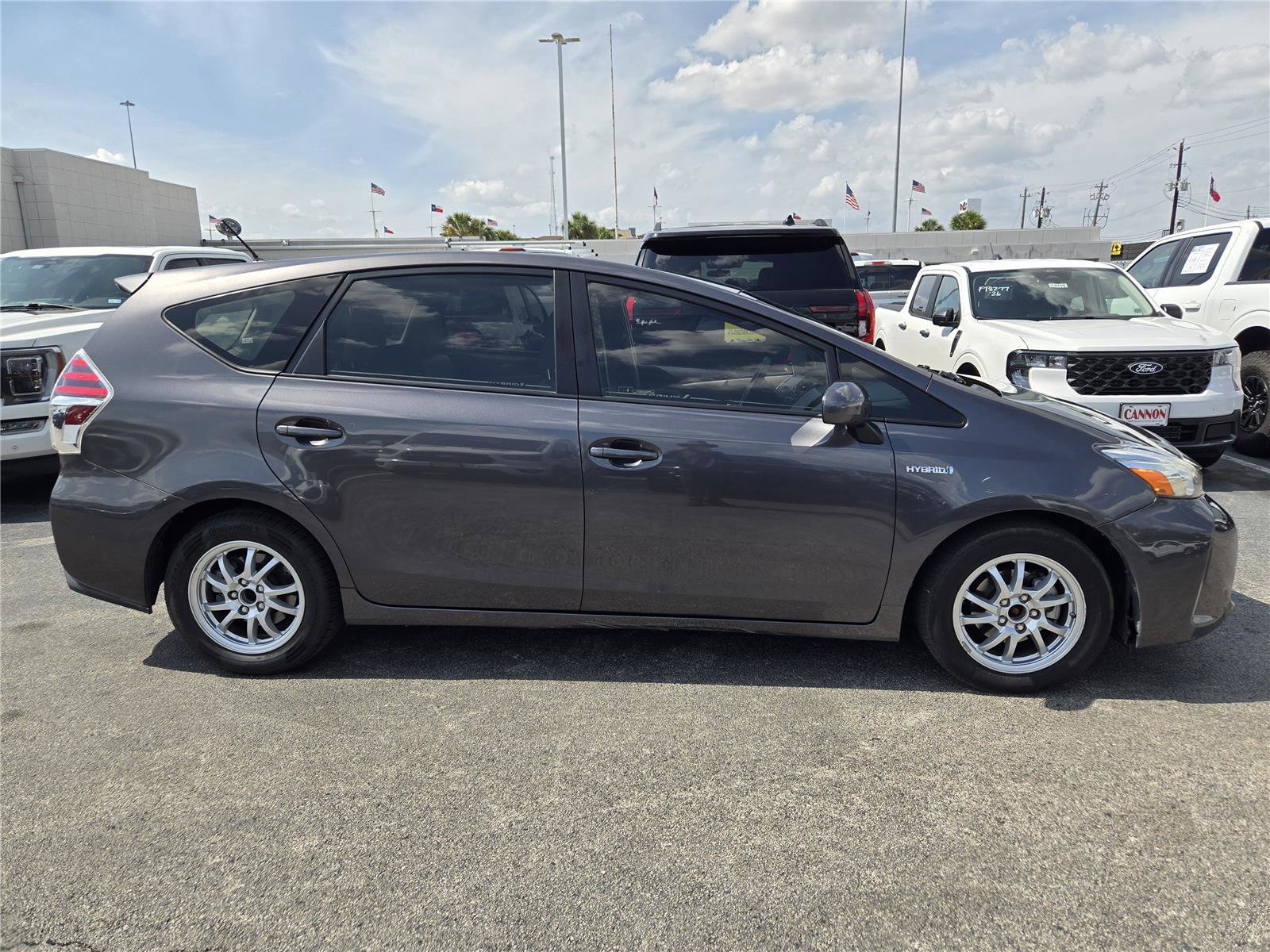 Used 2016 Toyota Prius V Four FWD image 4