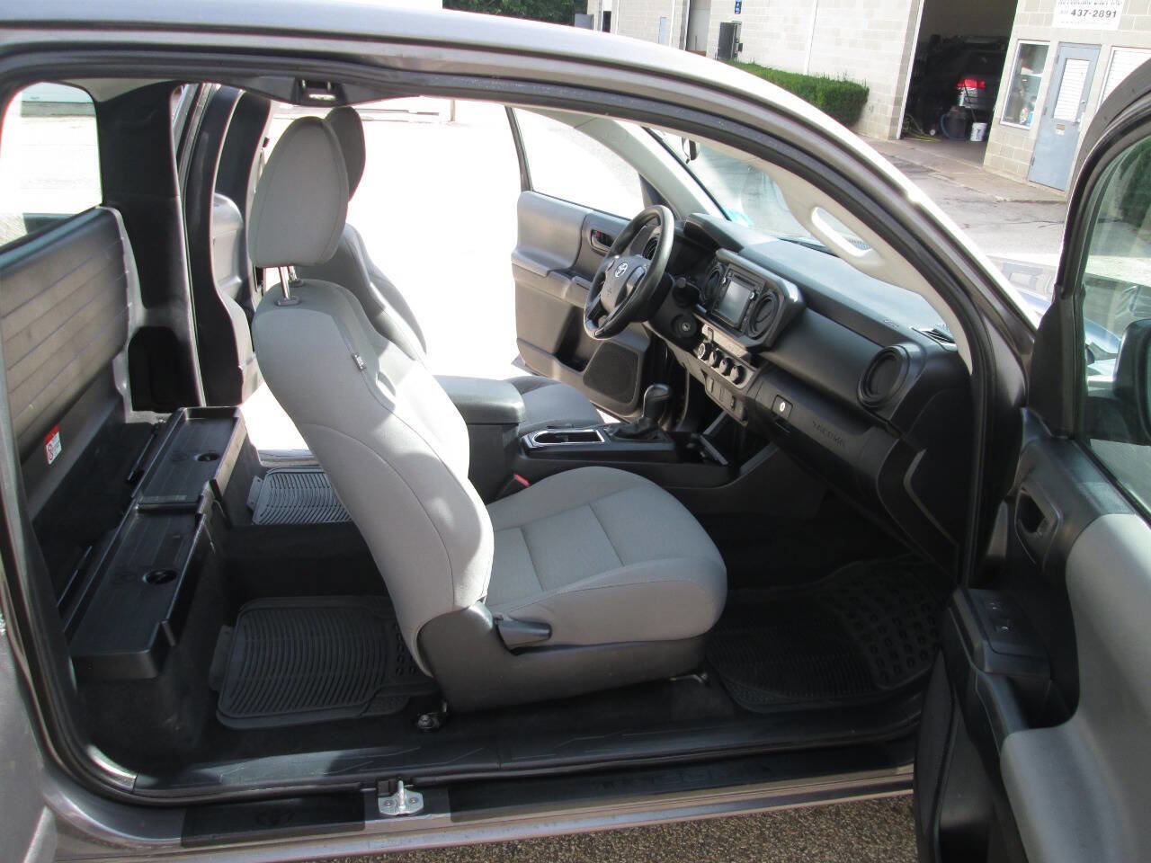Used 2017 Toyota Tacoma SR5 image 18