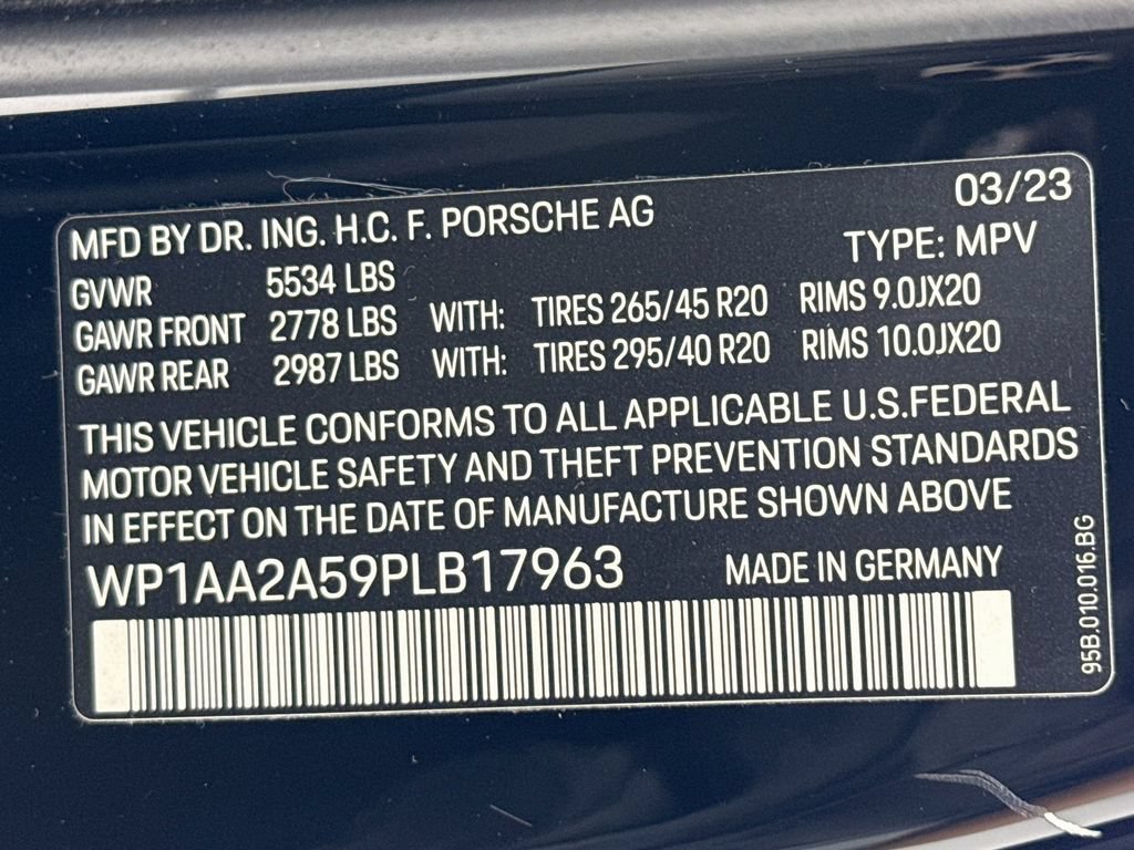 Certified 2023 Porsche Macan Turbo AWD/4WD image 33