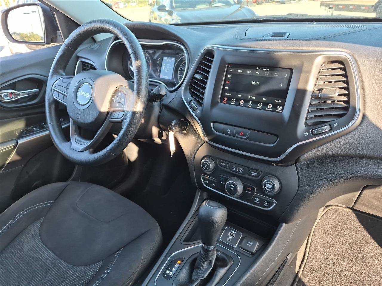 Used 2019 Jeep Cherokee Latitude w/ Popular Appearance Group FWD image 33