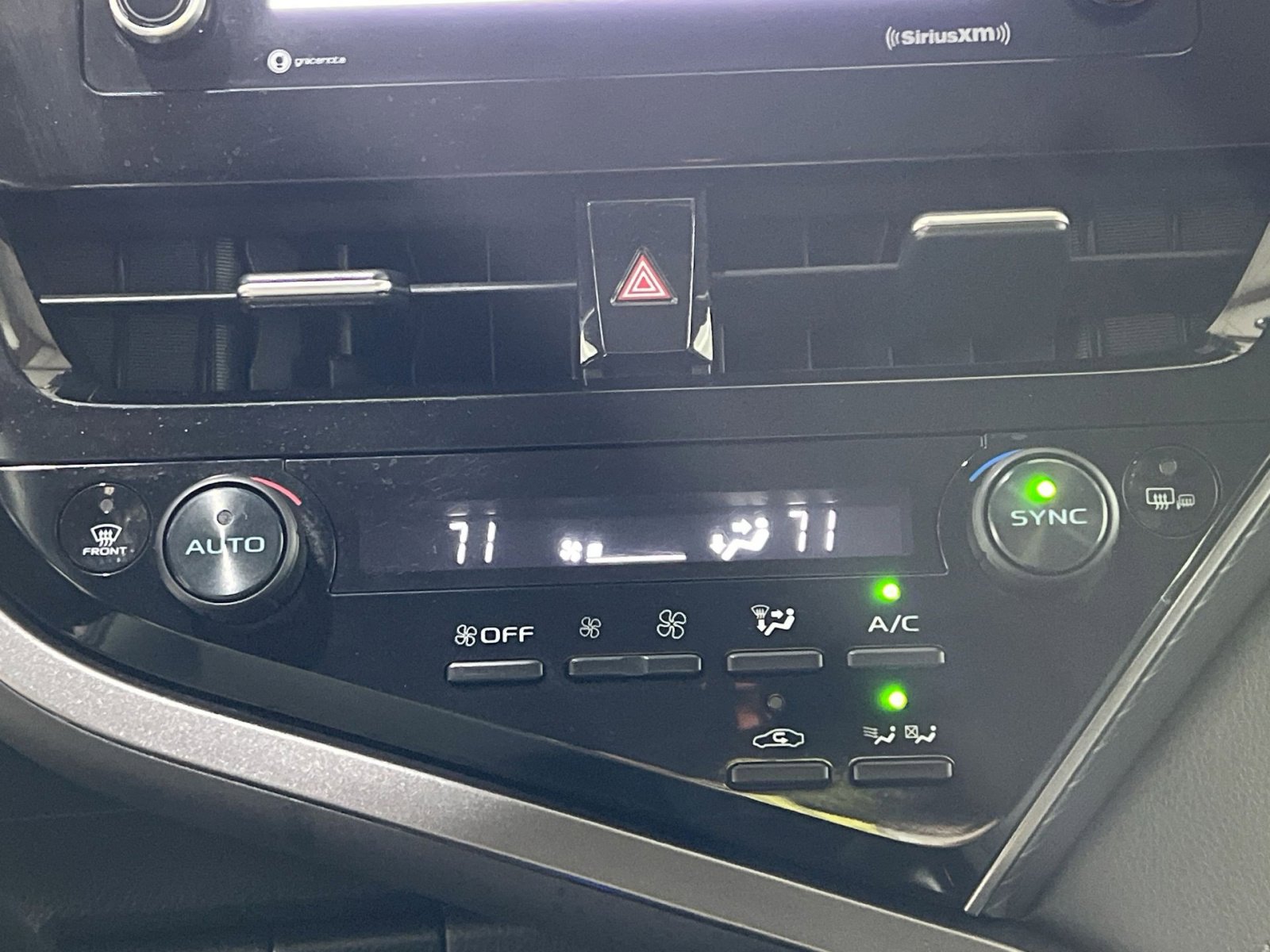 Used 2022 Toyota Camry LE image 19