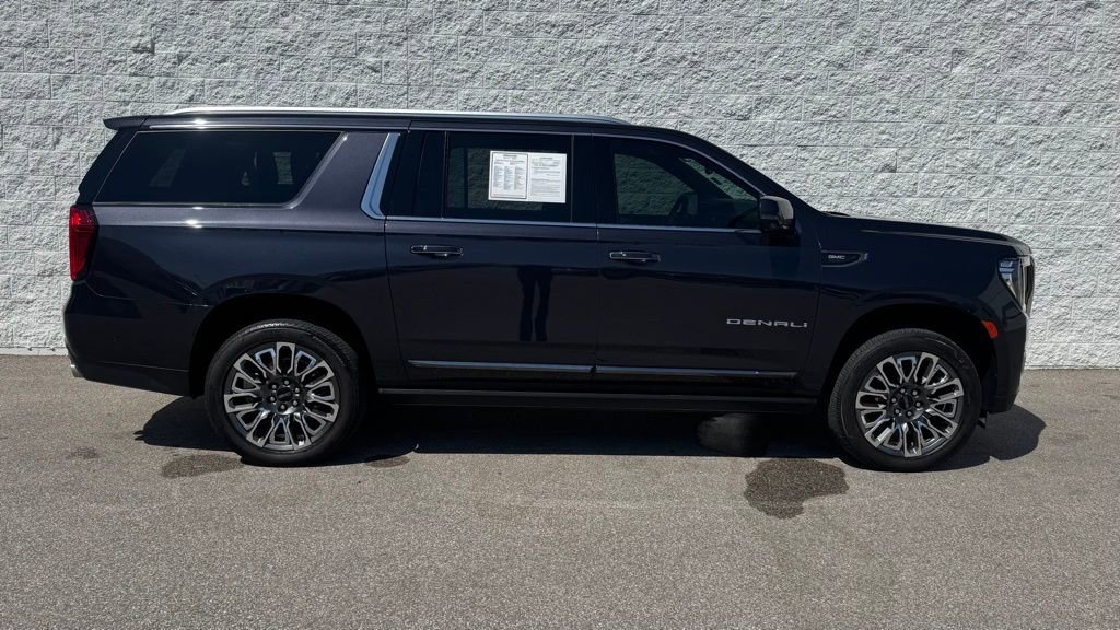 Used 2023 GMC Yukon XL Denali Ultimate image 2