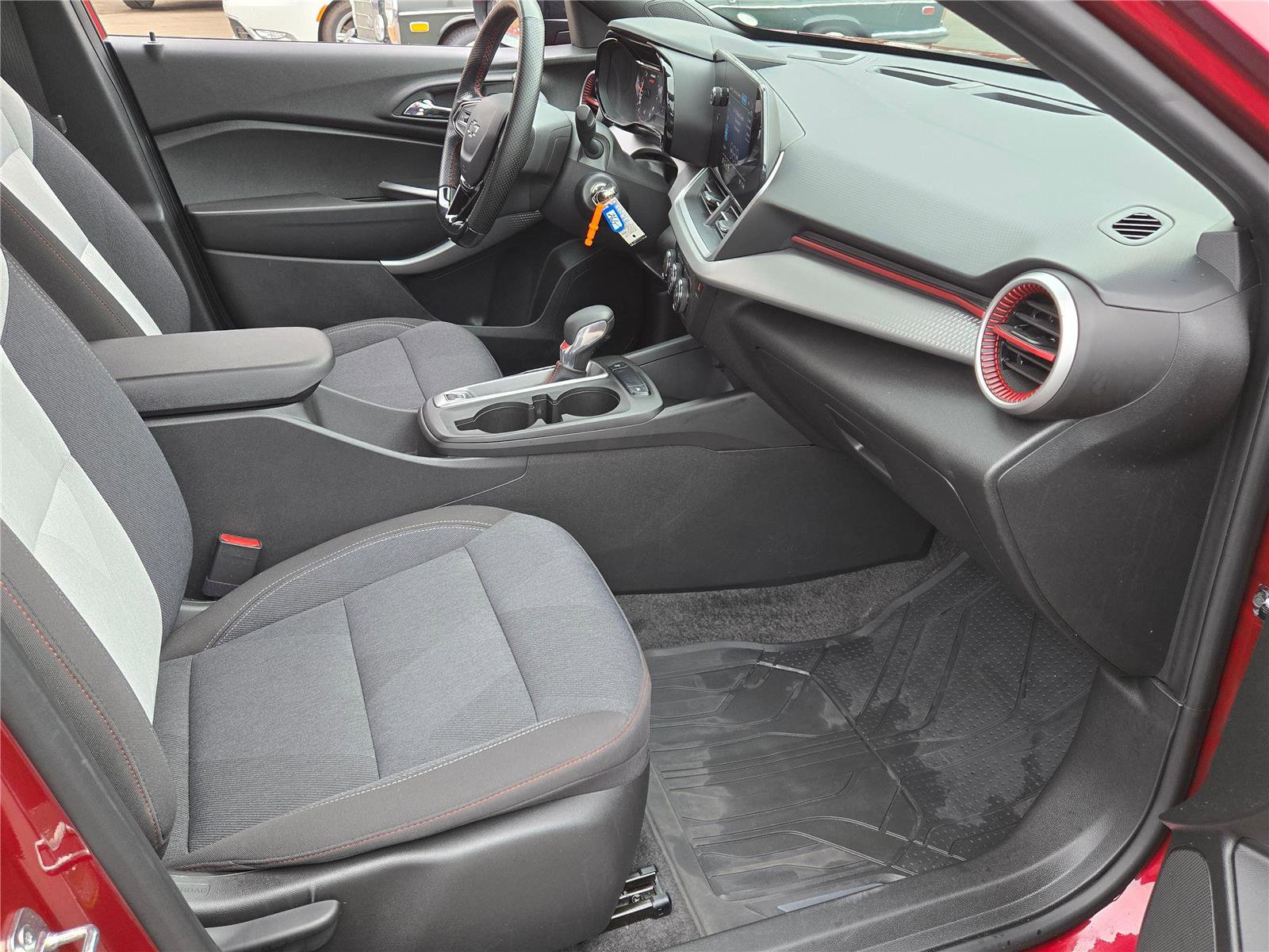 Used 2024 Chevrolet Trax RS w/ Driver Confidence Package image 4