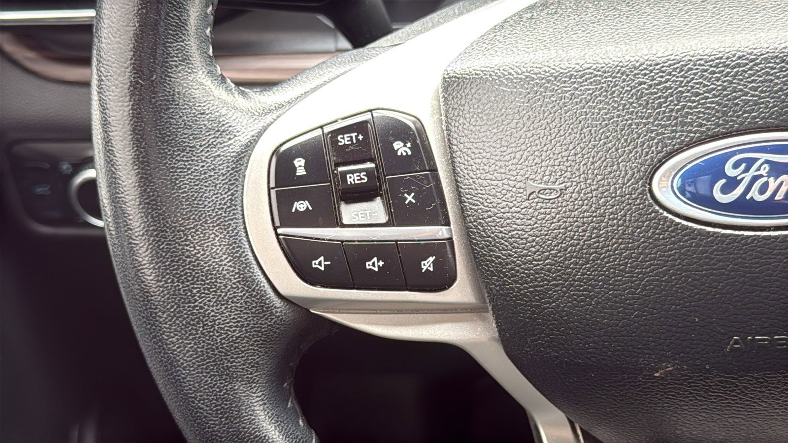 Used 2023 Ford Explorer Limited w/ Limited Technology Package RWD image 23