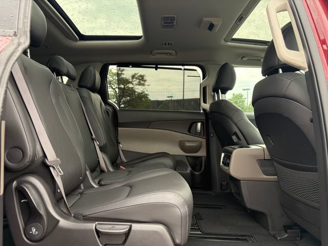 Certified 2025 Kia Carnival SX FWD image 12