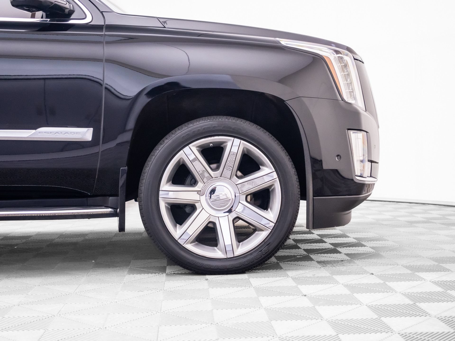 Used 2019 Cadillac Escalade Luxury AWD/4WD image 35