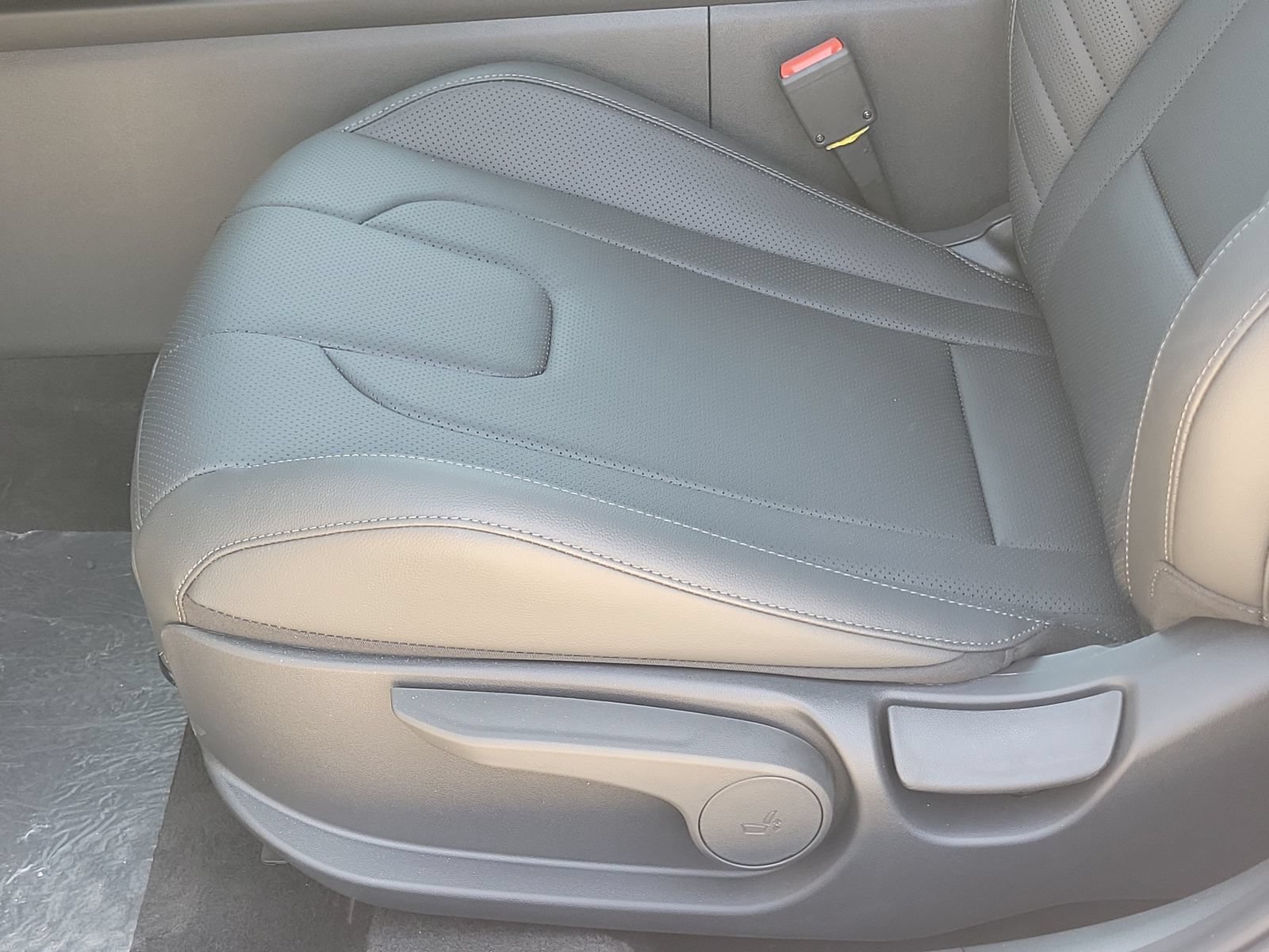 New 2026 Hyundai Elantra SEL Sport FWD image 16