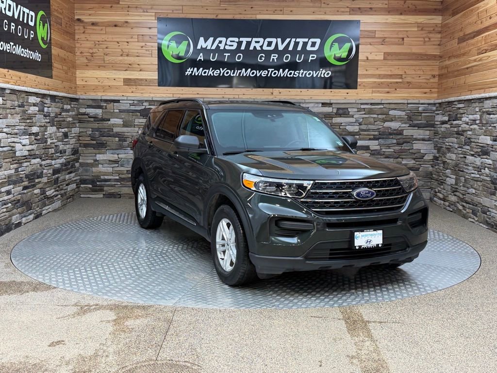Used 2023 Ford Explorer XLT image 2