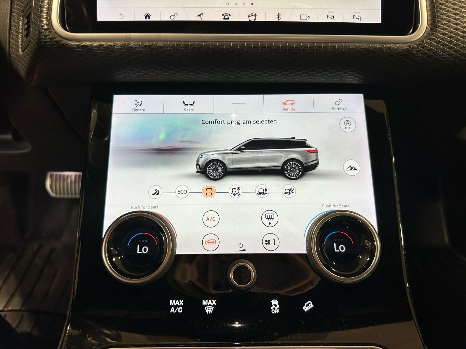 Used 2019 Land Rover Range Rover Velar R-Dynamic SE image 31