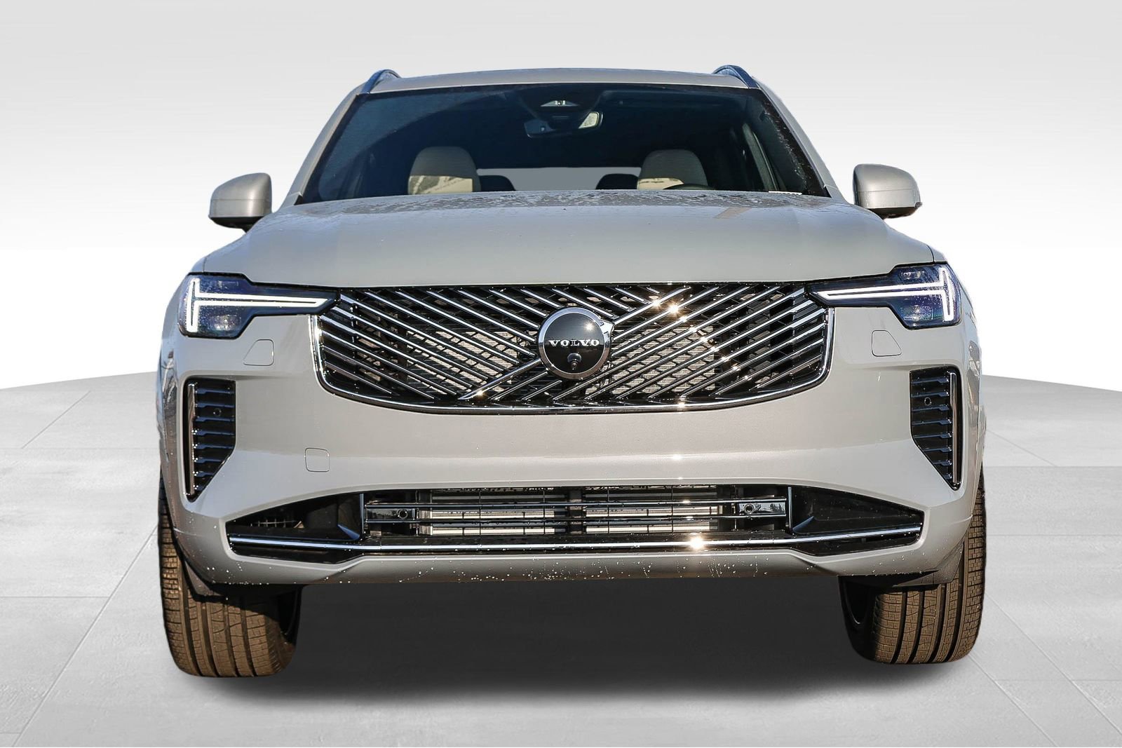 New 2026 Volvo XC90 T8 Plus w/ Protection Package Premier image 2