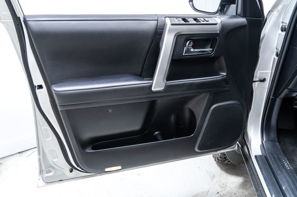 Used 2022 Toyota 4Runner SR5 Premium w/ Moonroof Package AWD/4WD image 22