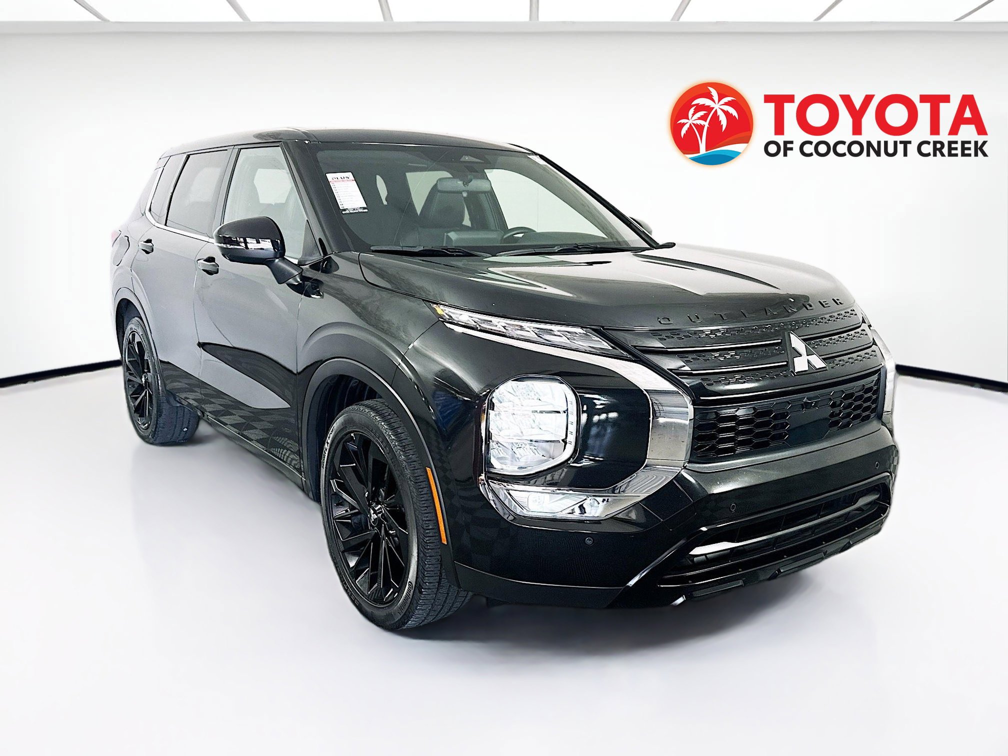 Used 2024 Mitsubishi Outlander SE Black Edition image 1