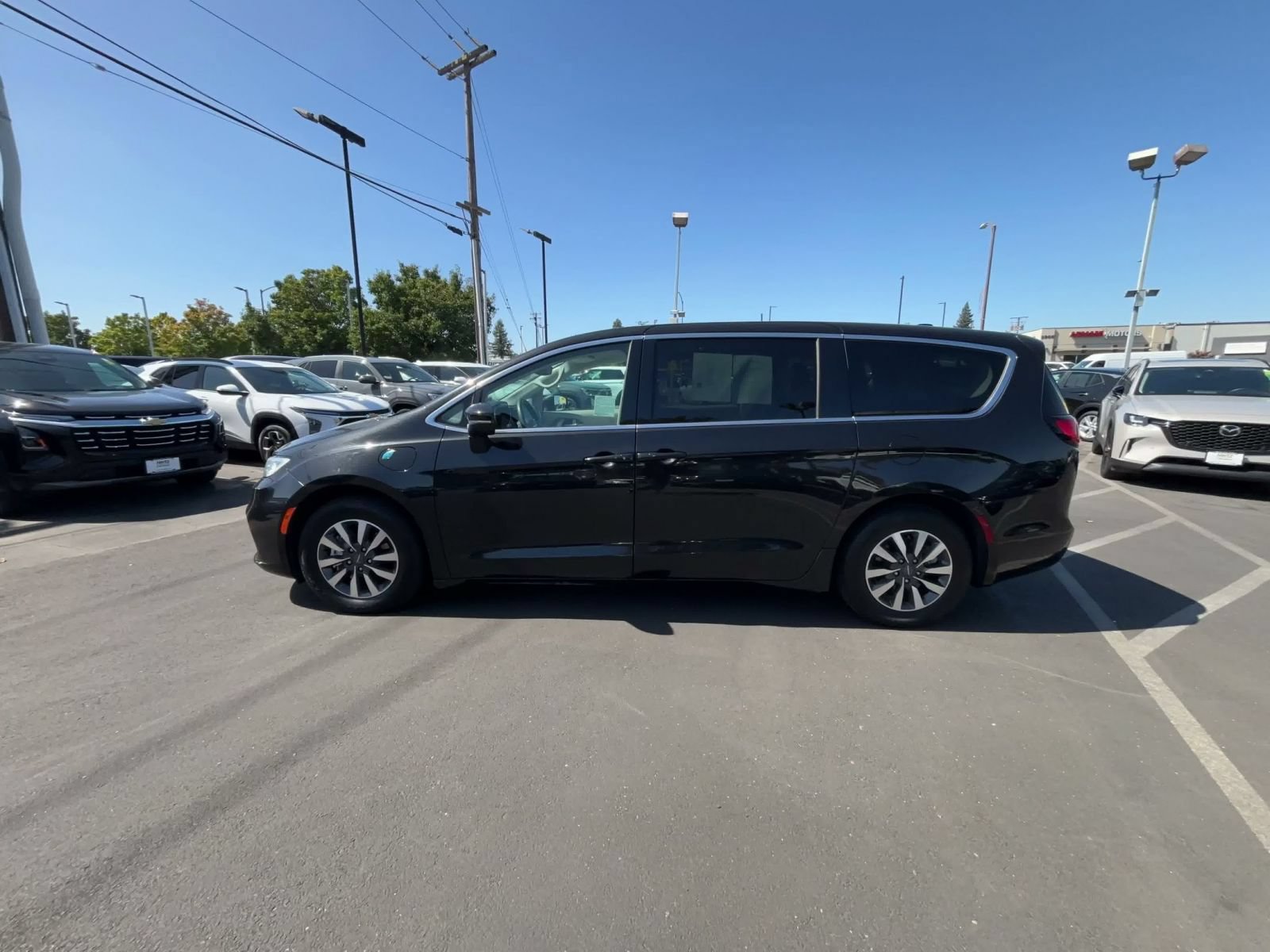 Used 2023 Chrysler Pacifica Touring-L FWD image 8