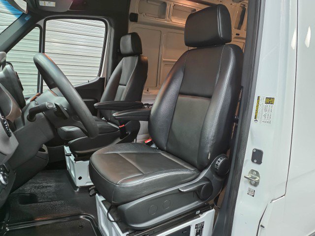 Used 2022 Mercedes-Benz Sprinter 2500 image 16