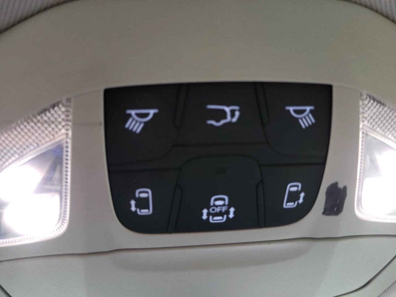 Used 2017 Chrysler Pacifica Touring-L FWD image 19