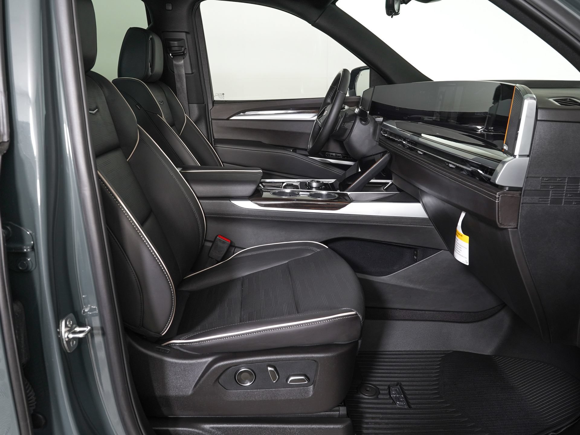 Used 2026 Cadillac Escalade Luxury w/ Touring Package RWD image 9