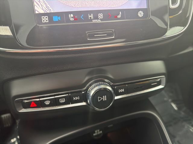 Certified 2025 Volvo XC40 B5 Core image 24