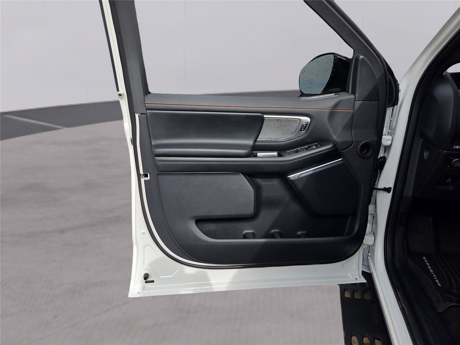 Used 2025 Ford Expedition Tremor image 11