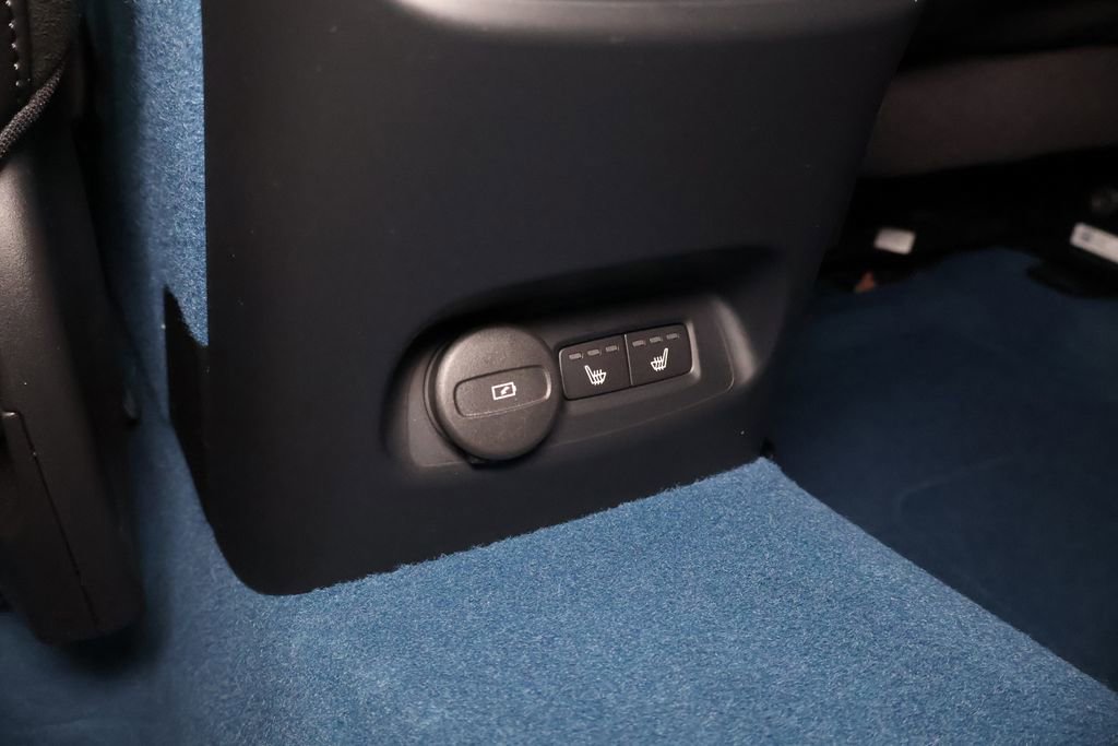 Used 2022 Volvo C40 P8 Recharge Ultimate image 20